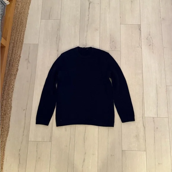 THEORY Men's Deep Blue Textured Knit Crewneck Sweater Size M scalloped pullover - Picture 7 of 7